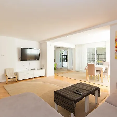 Apartment Miris *