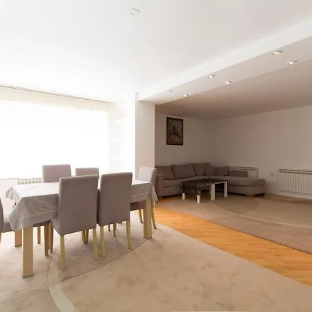 Apartment Miris